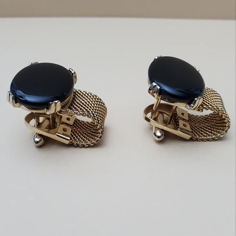 Cufflinks: Gold Tone Wrap Around with Oval Black Onyx